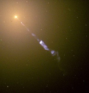 Активная гигантская эллиптическая галактика M87