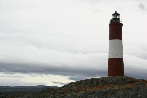 маяк на скалистых побережье Аргентины, Атлантический океан