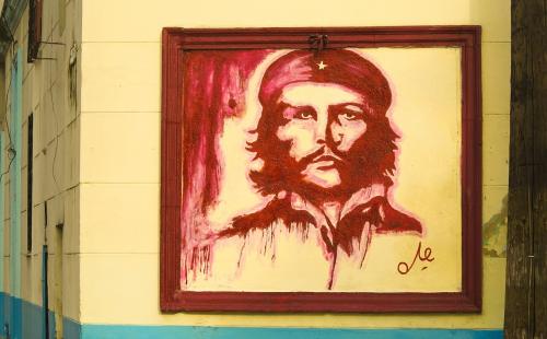 портрет на стене -Эрнест Че Гевара