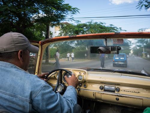 кубинский водитель