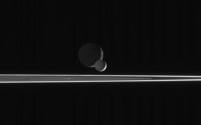 снимок Cassini Энцелад Диона и кольца Сатурна
