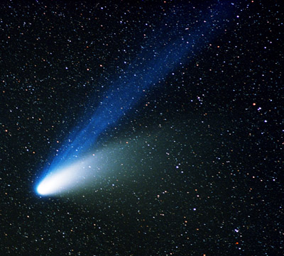 комета с голубоватым оттенком