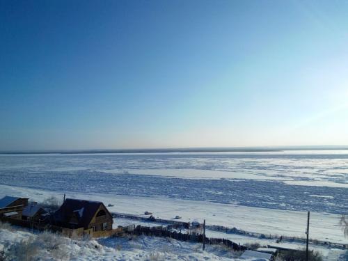 покрытая льдом Лена у Покровска