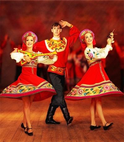 русский народный костюм и танец
