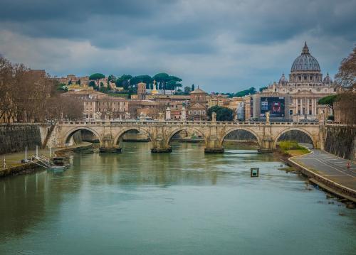 река Тибр в Риме