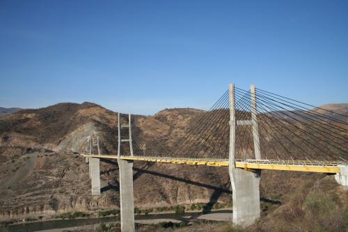мост через горные районы в Мексике