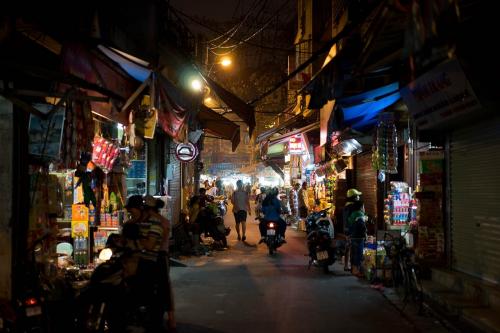 ночная улица в Ханое